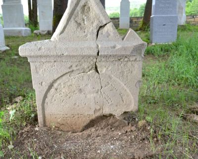 Jacob Pollak nar. 1815, zomrel  10.3.1880  /27. adar 5640/ v Lodne,/ Jaakov Jehuda Pollak 