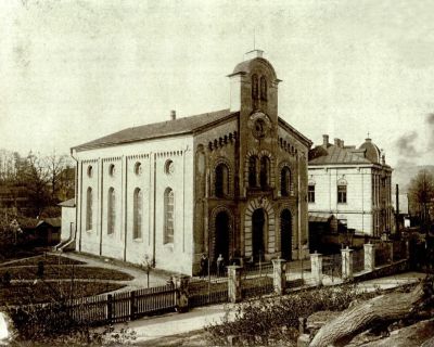 Frýdecká synagóga a židovská škola. Kolem roku 1912. Sbírka manželů Poláškových.