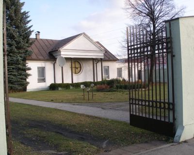 Židovský hřbitov ve Frýdku – budova s obřadním sálem, kterou dnes využívá Církev adventistů sedmého 