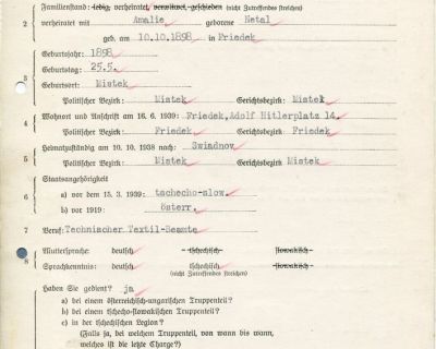 Ukázky evidenčních archů židovských obyvatel Frýdku-Místku z období Protektorátu. Sbírka manželů Pol